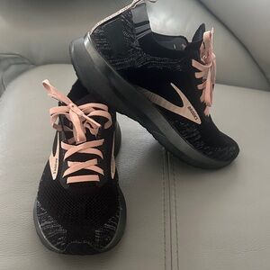 Brooks Black and peach  Athletic Shoes size 7